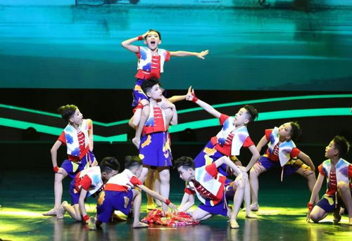 舞動紅領(lǐng)巾 少兒舞蹈展演攜手馬戲團，童心暢想美好未來